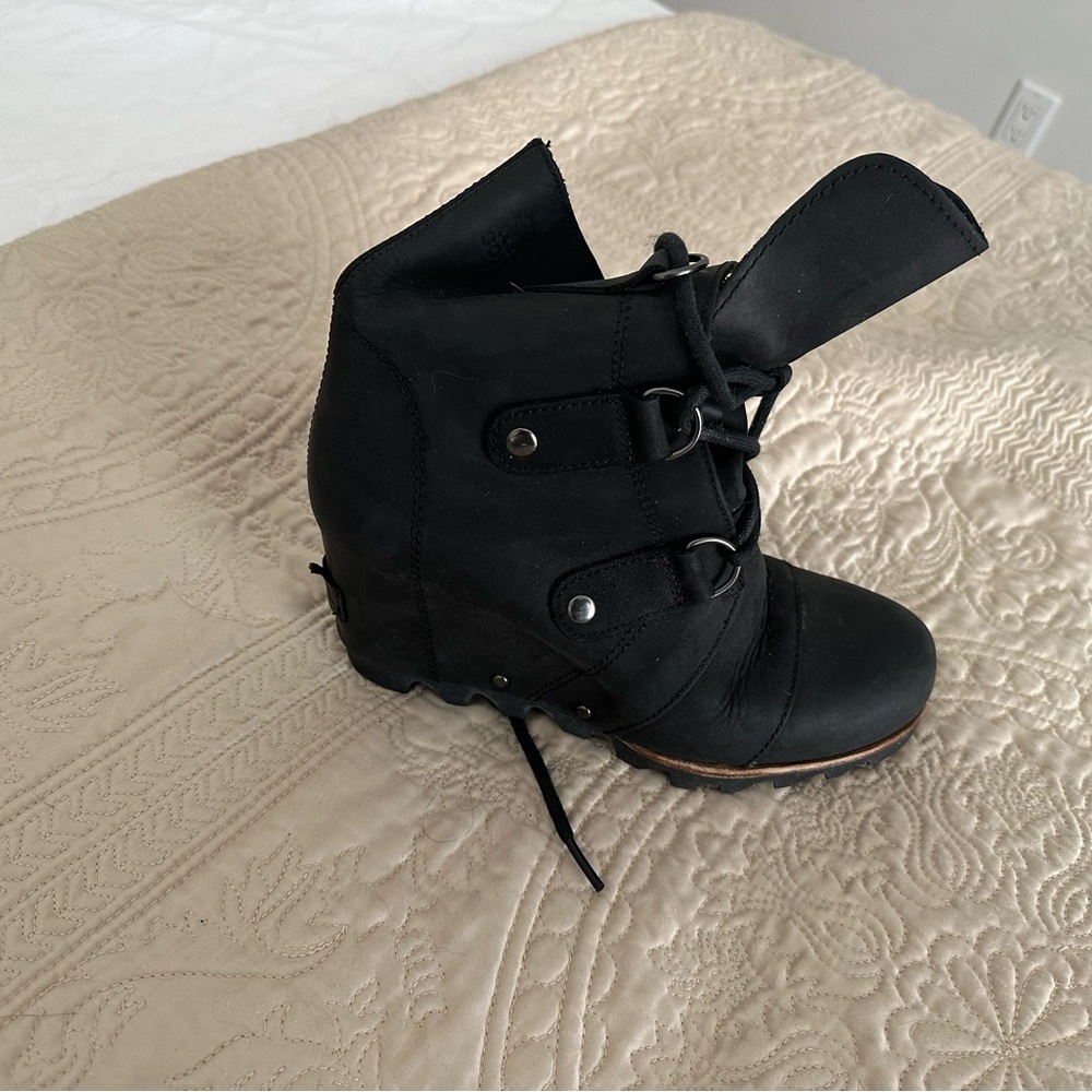 Wedge boots